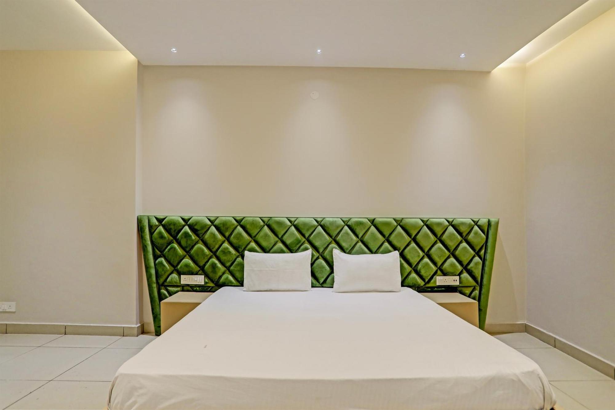 Hotel O Miraas Hotel And Banquet Hall Ludhiana Exterior foto